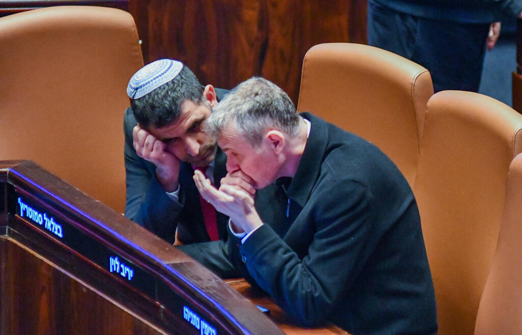 מימין יריב לוין ו שלמה קרעי 