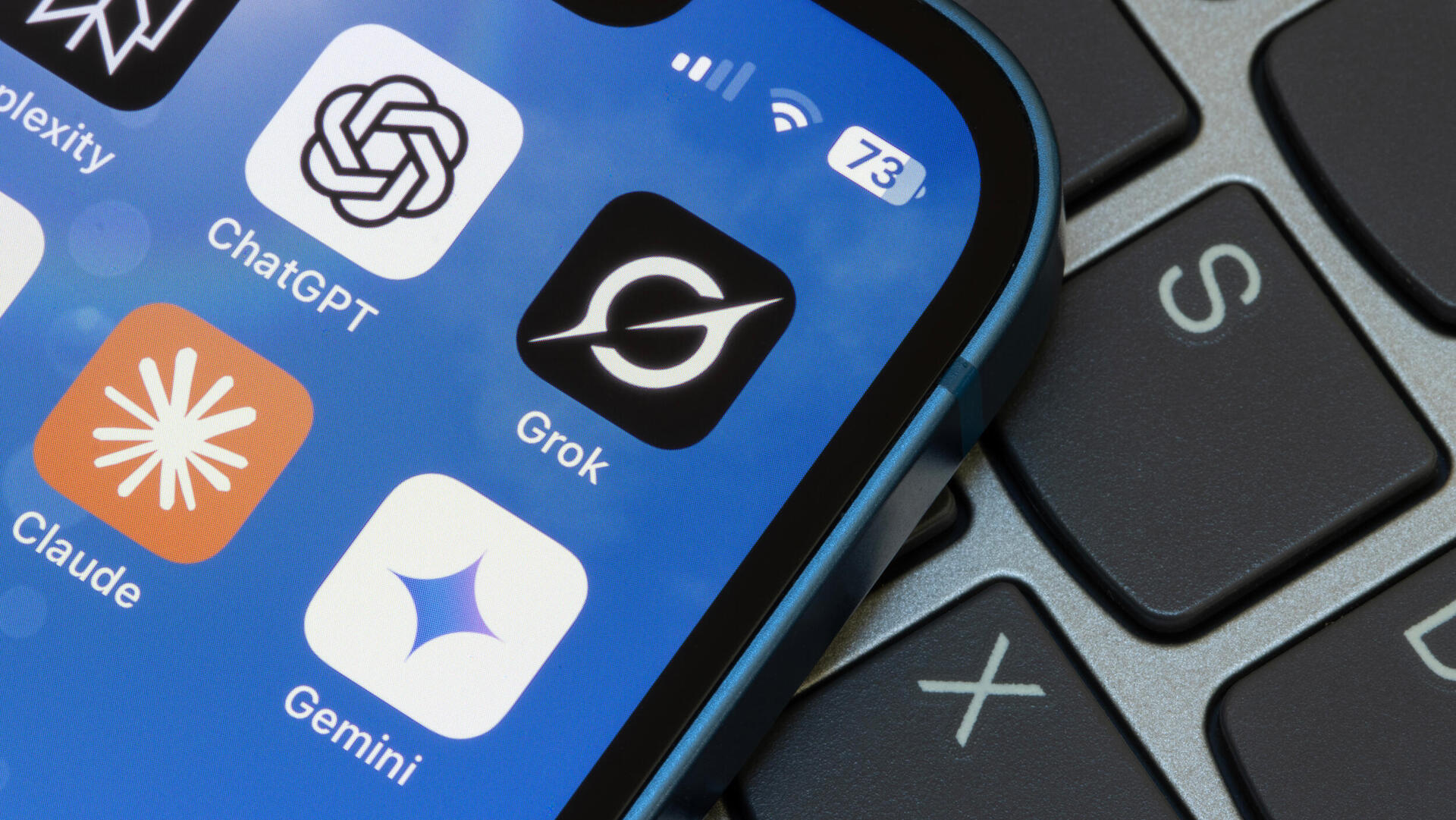 צ'אטבוט AI בינה מלאכותית גרוק ChatGPT ג'מיני קלוד