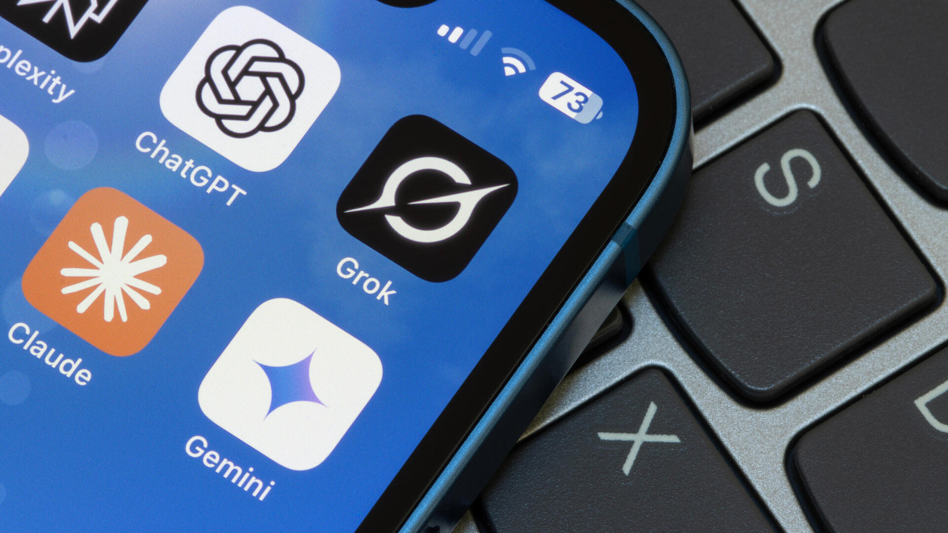 צ'אטבוט AI בינה מלאכותית גרוק ChatGPT ג'מיני קלוד