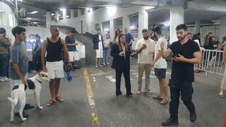 חניון תת קרקעי בתל אביב בזמן אזעקה בשל טיל ששיגרו החות'ים למרכז הארץ