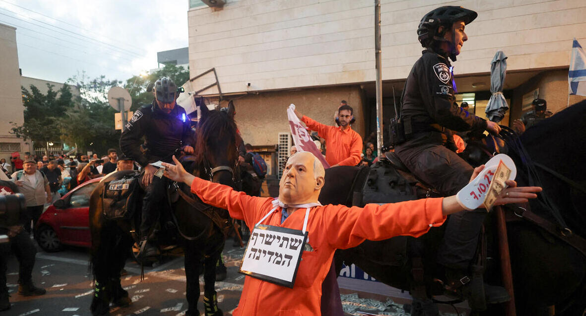 פוטו היום ה-600 למלחמה מפגין ליד מצודת זאב 