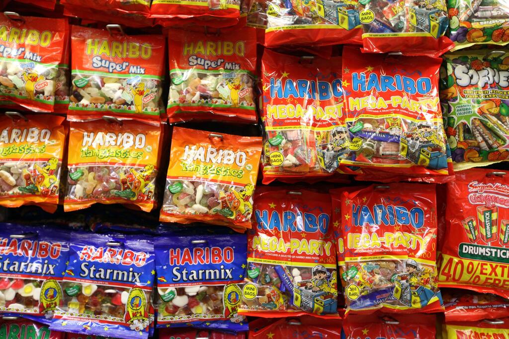 אריזות ממתקים של האריבו בסופרמרקט באנגליה (צילום: בלומברג) אריזות ממתקים של הריבו בסופרמרקט באנגליה