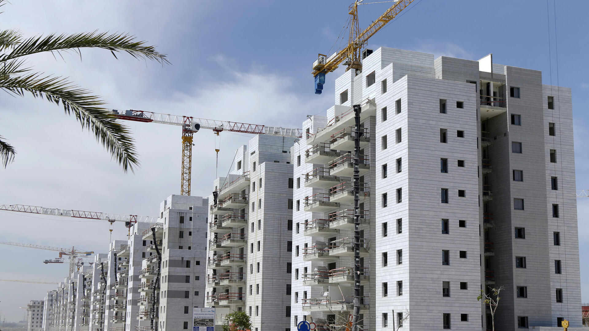 פרויקט מגורים בבנייה של חברה חברת שבירו ב יבנה 