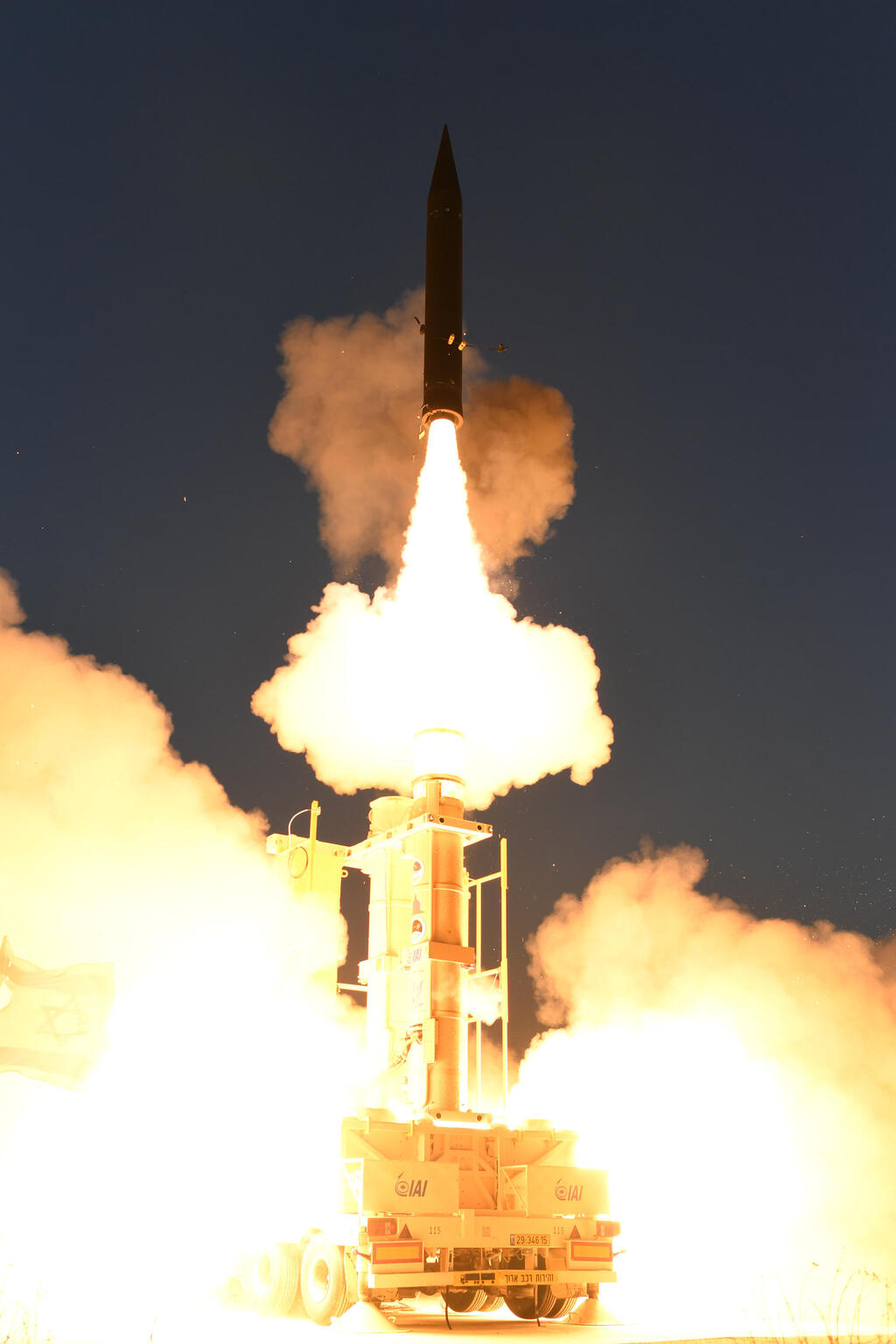 חץ 3. "אפשר למכור אותו לגרמניה רק פעם אחת, כי מי שקונה את המערכת קונה אותה להרבה שנים"
(צילום: דובר צה"ל) חץ 3