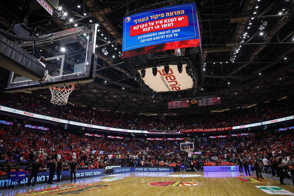 אזעקה בזמן משחק בהיכל מנורה