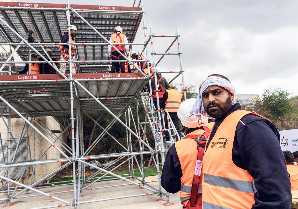 פועלי בניין. התמריצים למשיכת עובדים ישראלים לענף לא השפיעו (צילום: אביגיל עוזי) פועלי בניין עובדים זרים הודים