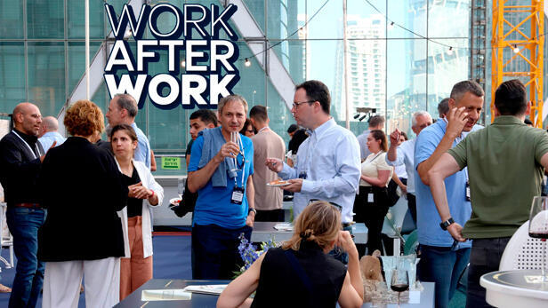 מינגלינג Work After Work  וידאו