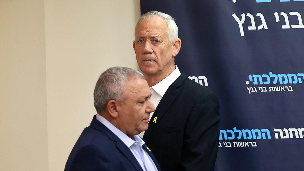 מימין בני גנץ יו"ר המחנה הממלכתי וח"כ גדי איזנקוט
