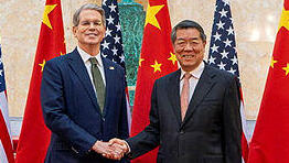 סגן ראש ממשלת סין הי ליפנג ו שר האוצר של ארה"ב סקוט בסנט מומ על הסכם סחר בלונדון 9.6.25