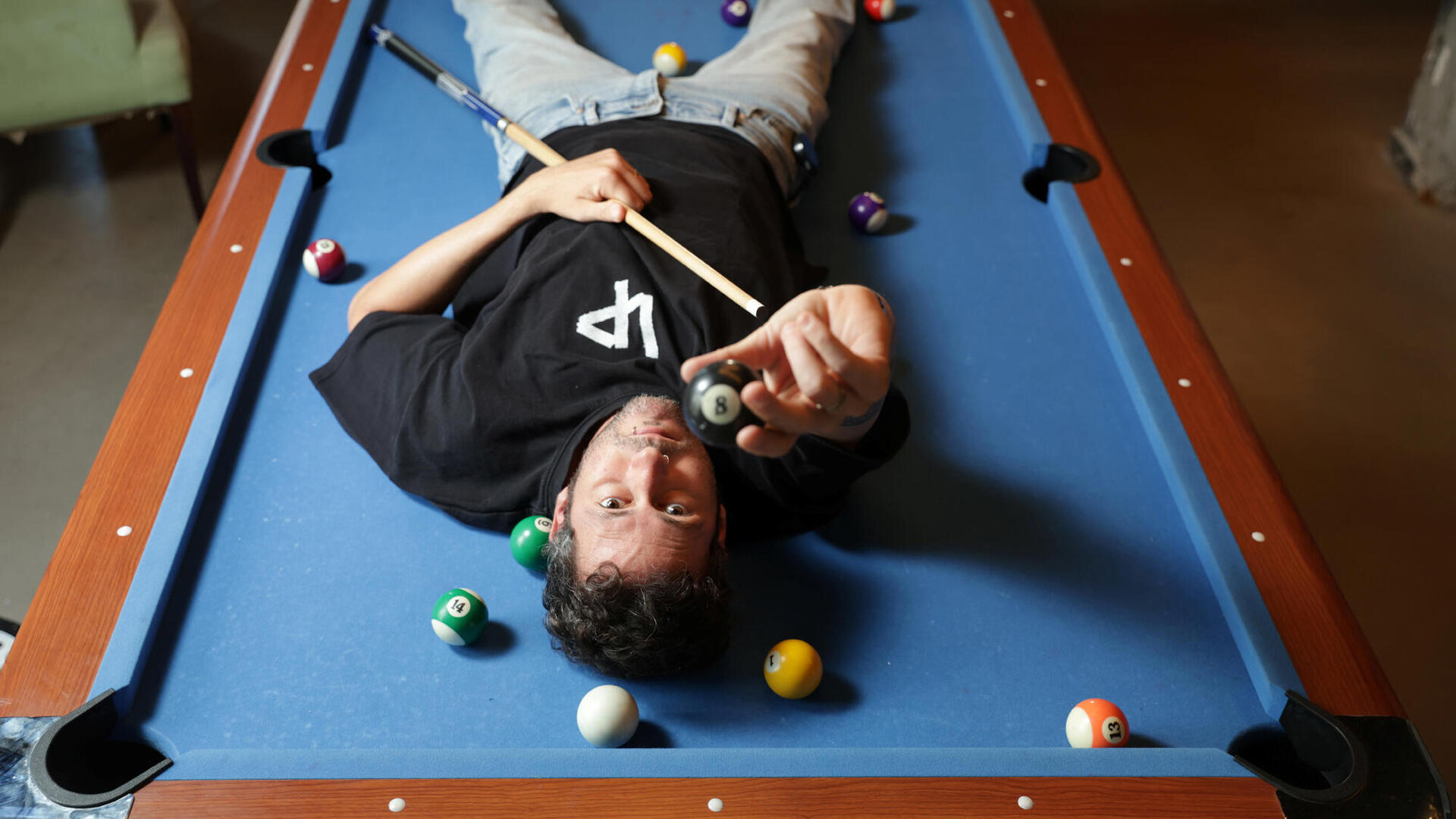 פנאי גלעד לבנת  בר ביליארד