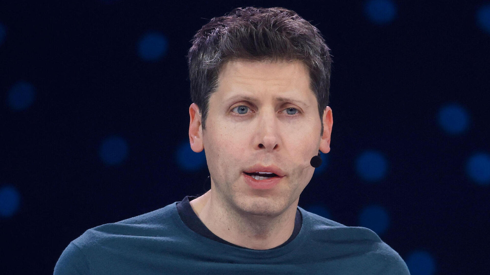 מייסד ומנכ"ל OpenAI סם אלטמן בוועידה ב סן פרנסיסקו 2.6.25