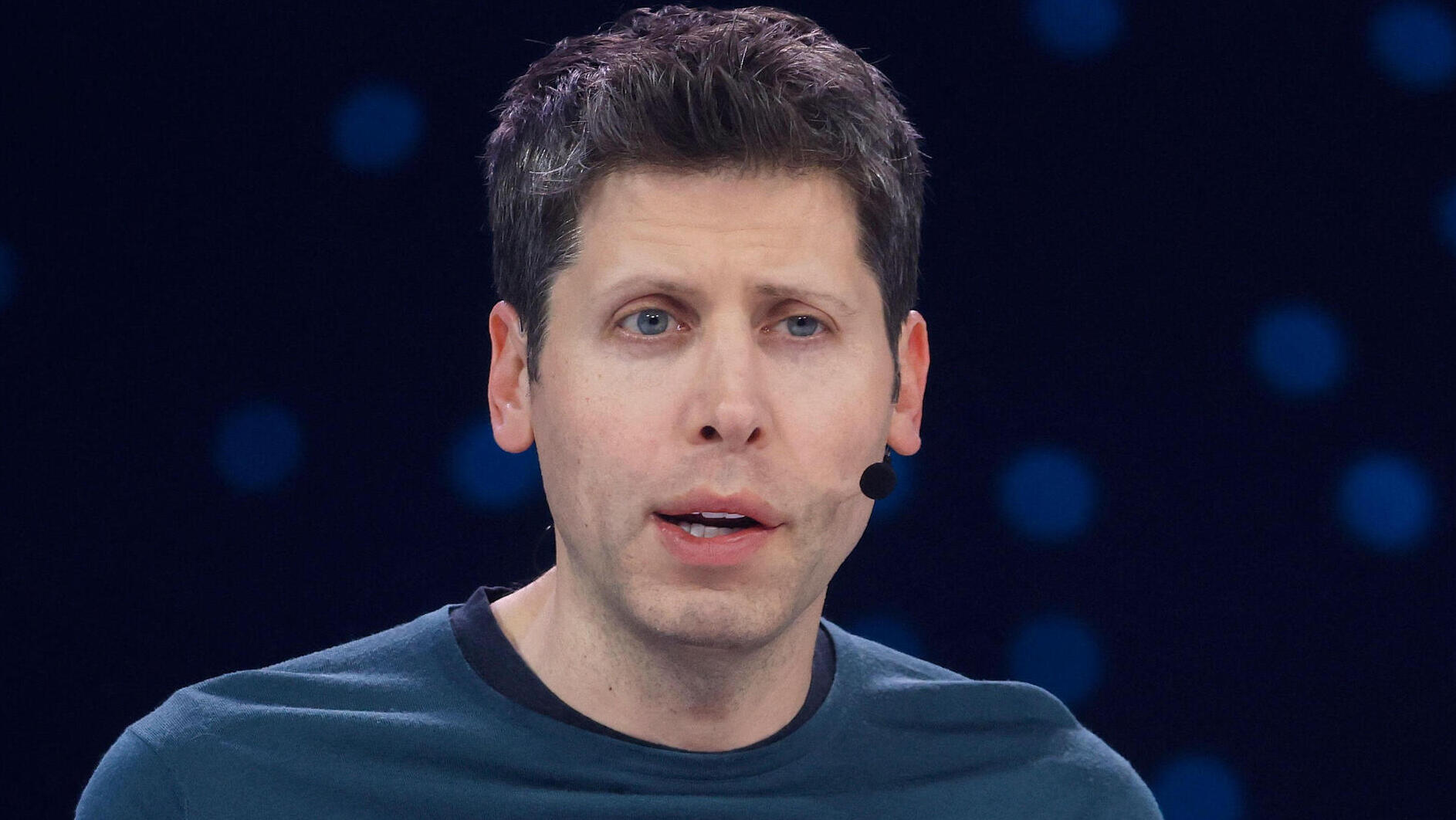 מייסד ומנכ"ל OpenAI סם אלטמן בוועידה ב סן פרנסיסקו 2.6.25