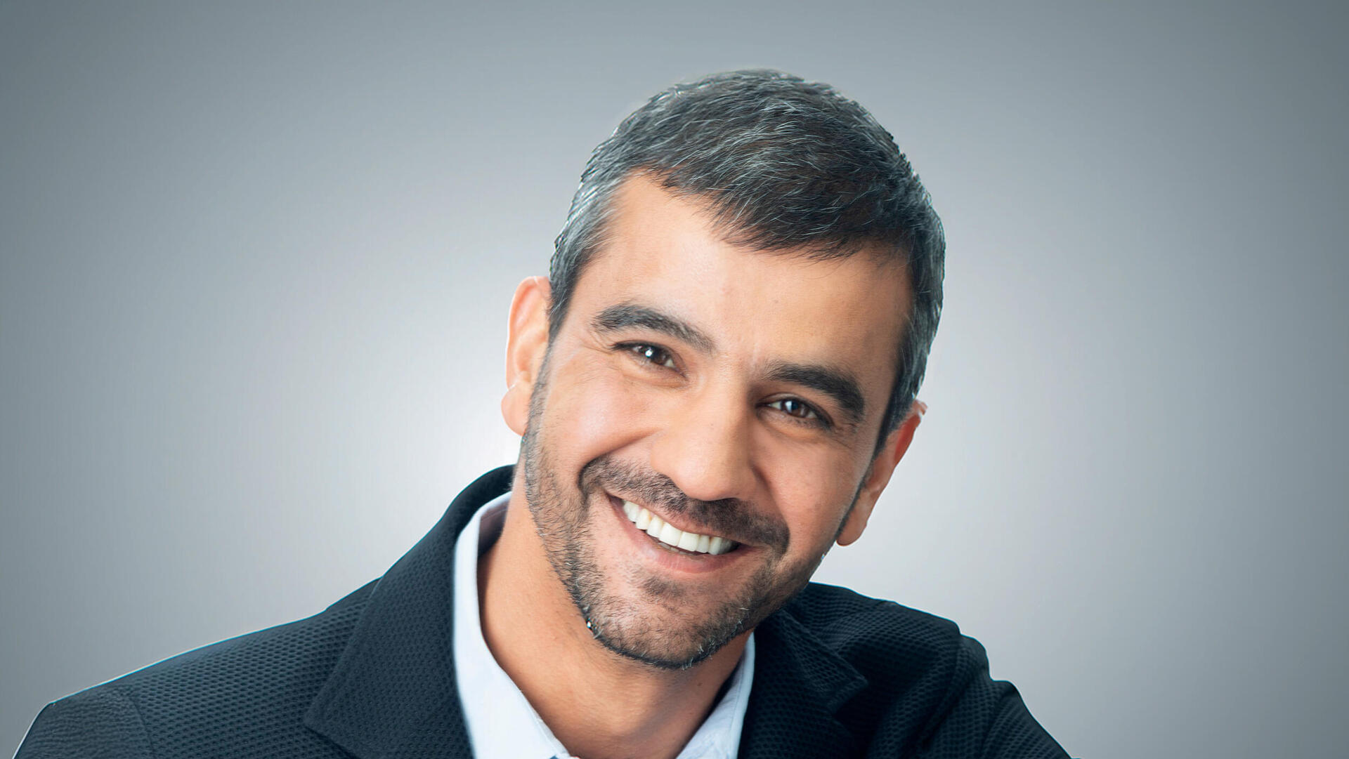 יקי אמסלם מנכ"ל קבוצת אלמוג