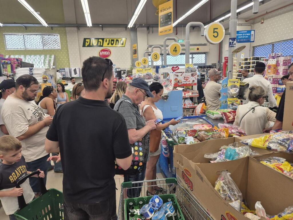 תורים ברשת מחסני להב בבאר שבע אחרי התקיפה באיראן 13.6.25