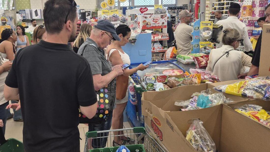 תורים ברשת מחסני להב בבאר שבע אחרי התקיפה באיראן 13.6.25