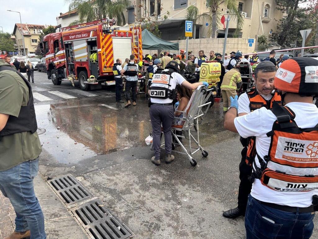 זירת הנפילה (צילום: מאיר תורג'מן) פגיעת טיל איראני באזור המרכז ראשלצ מלחמה באיראן מלחמה עם איראן 14.6.25