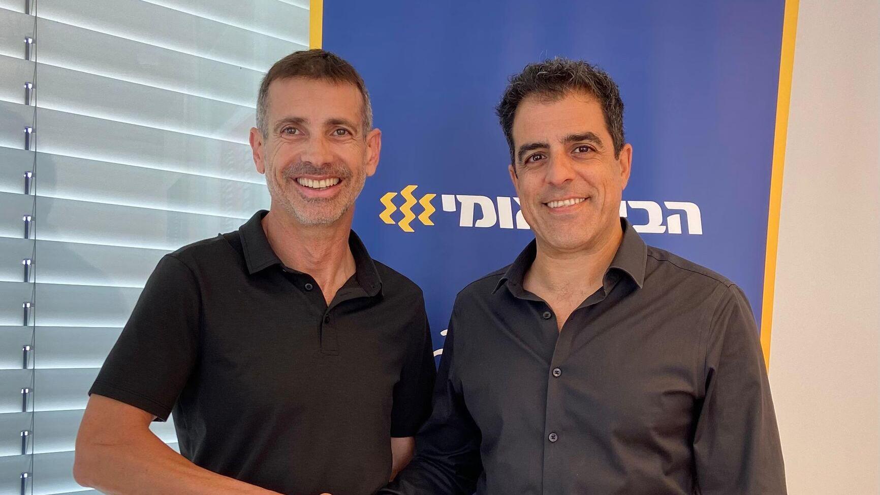 מימין אלי כהן מנכ״ל הבינלאומי משמאל אליאב בן דוד מנכ"ל חברת החיתום החדשה