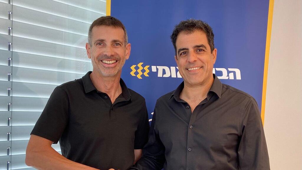 מימין אלי כהן מנכ״ל הבינלאומי משמאל אליאב בן דוד מנכ"ל חברת החיתום החדשה