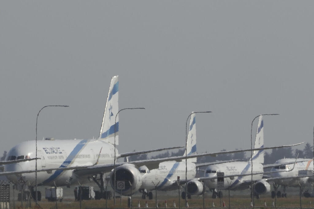 מטוסי אל על חונים בלרנקה (צילום: Petros Karadjias /AP) מטוסי אל על חונים ב לרנקה מלחמת איראן