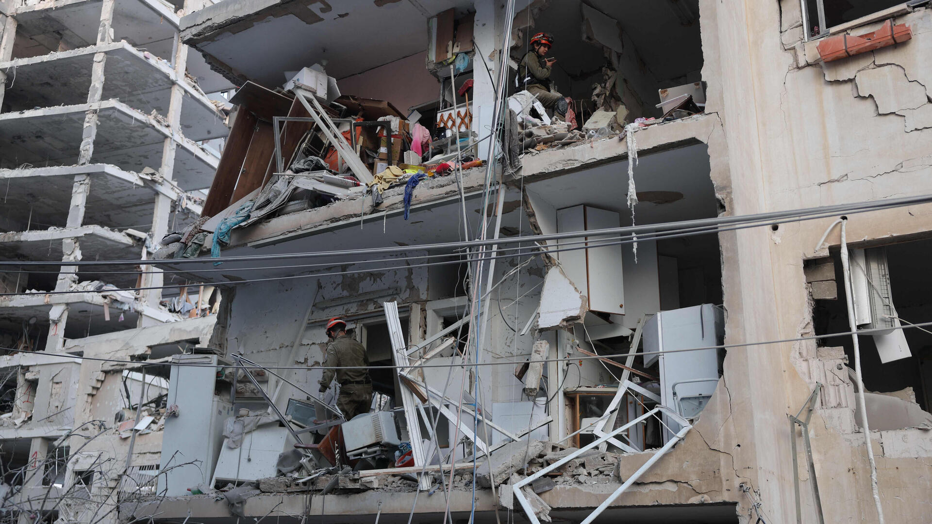 נפילת טיל איראני ב בת ים 4 איראן מלחמה עם איראן 15.6.25