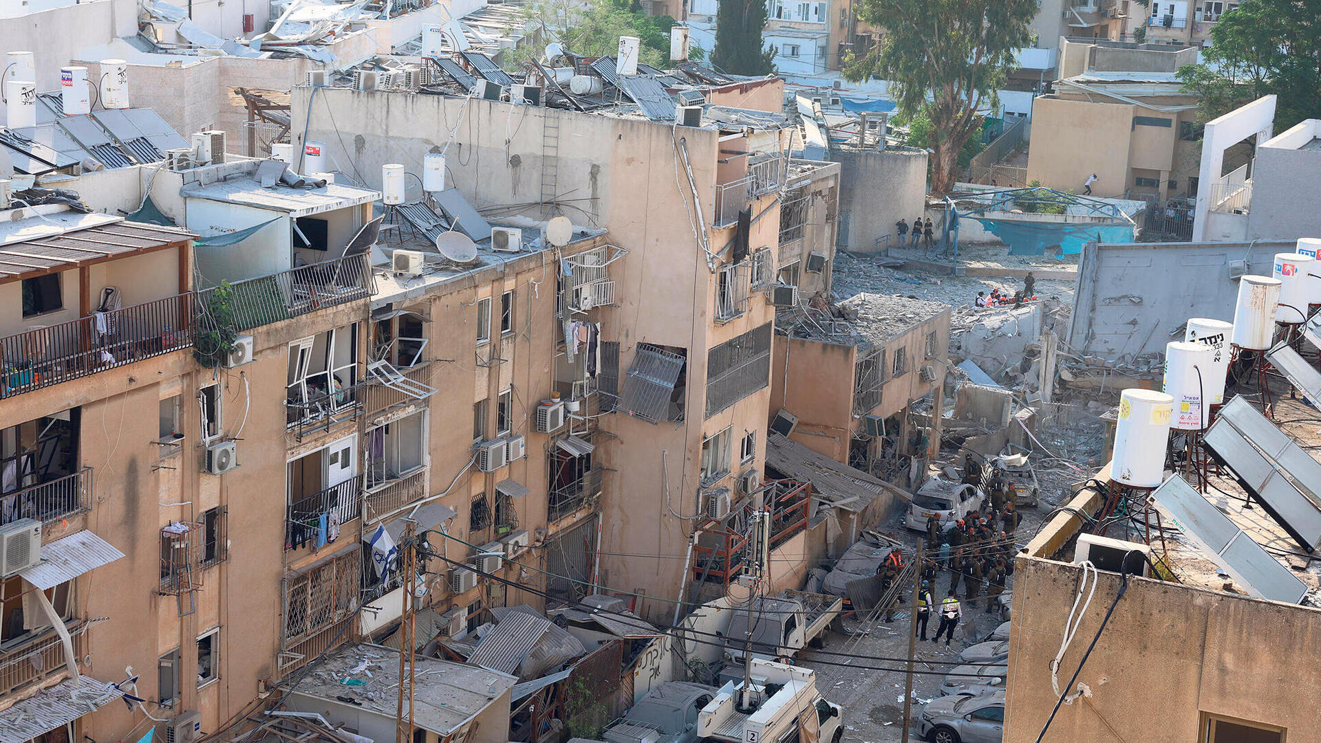 תוצאות פגיעת טיל בליסטי איראני ב בני ברק
