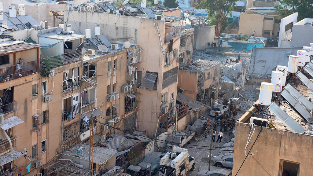 תוצאות פגיעת טיל בליסטי איראני ב בני ברק