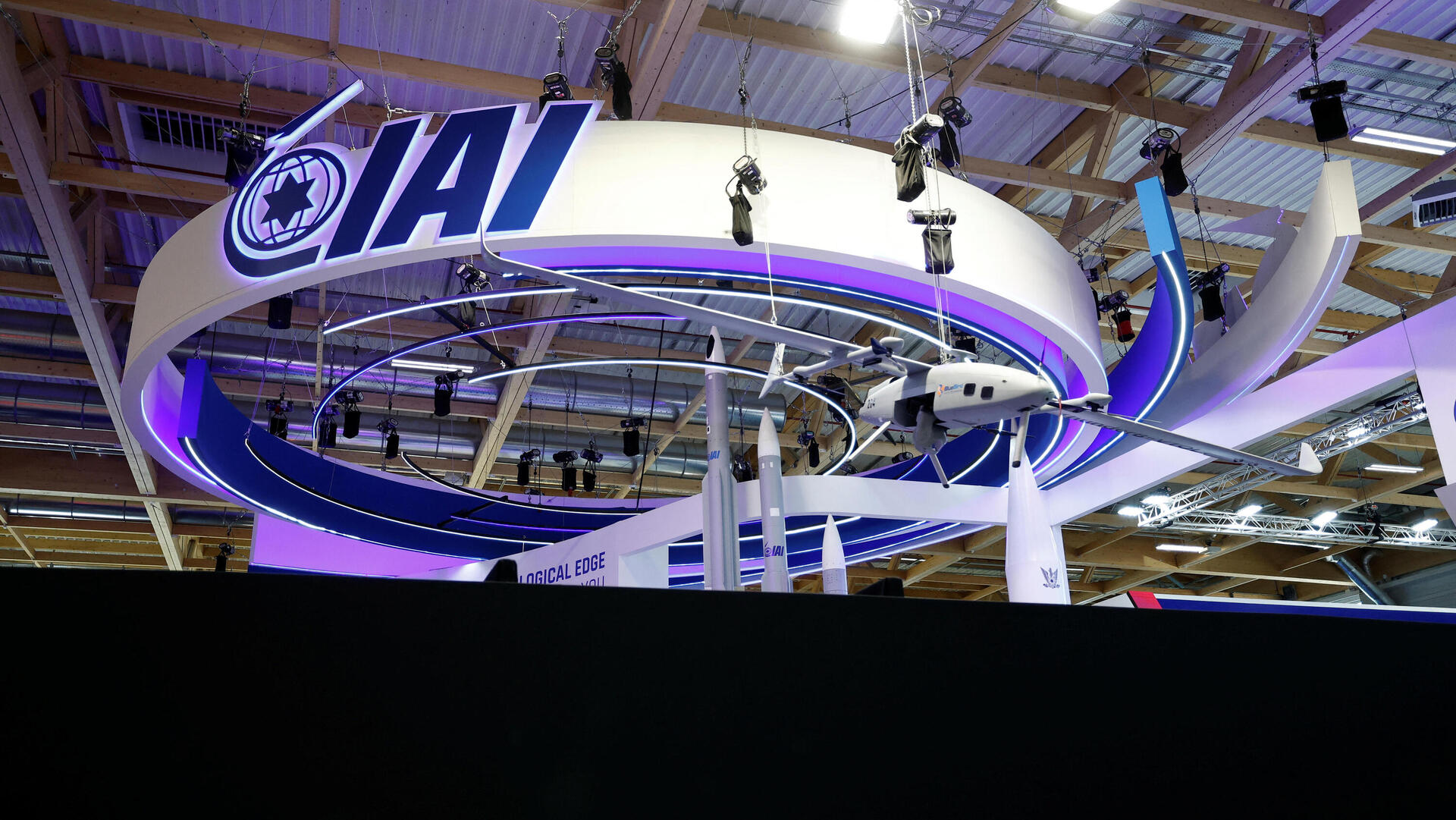 ביתן התעשייה האווירית ש נחסם ב סלון האווירי ב פריז 16.6.25