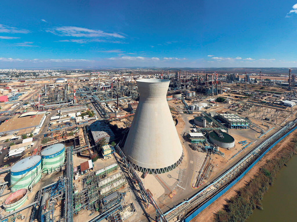 Bazan facility. (Photo: Daniel Levtovski) מתקן הזיקוק של בזן במפרץ חיפה