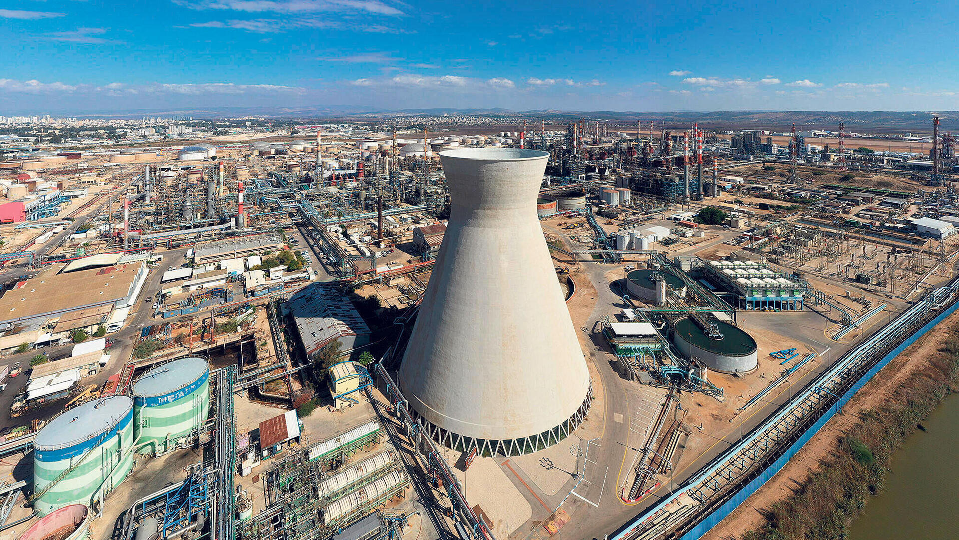 מתקן הזיקוק של בזן במפרץ חיפה