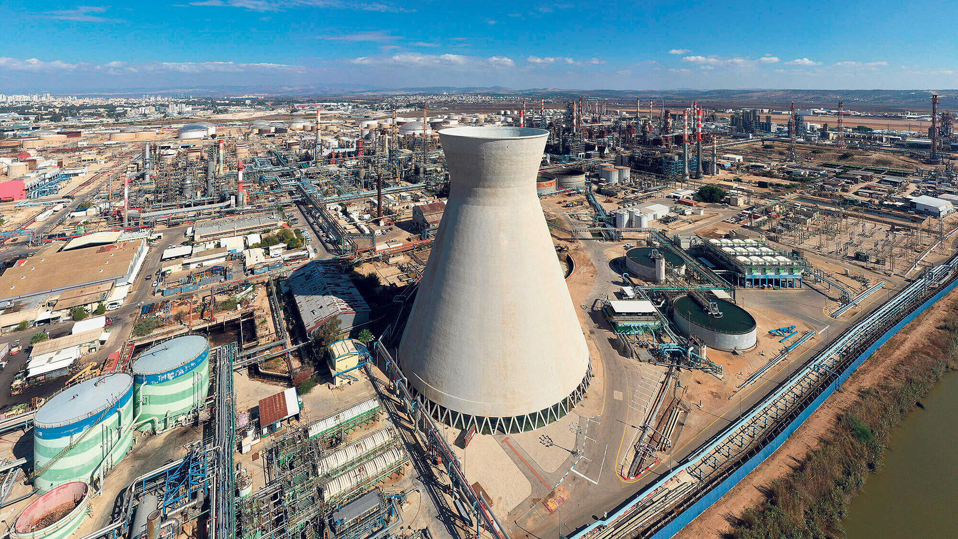 מתקן הזיקוק של בזן במפרץ חיפה