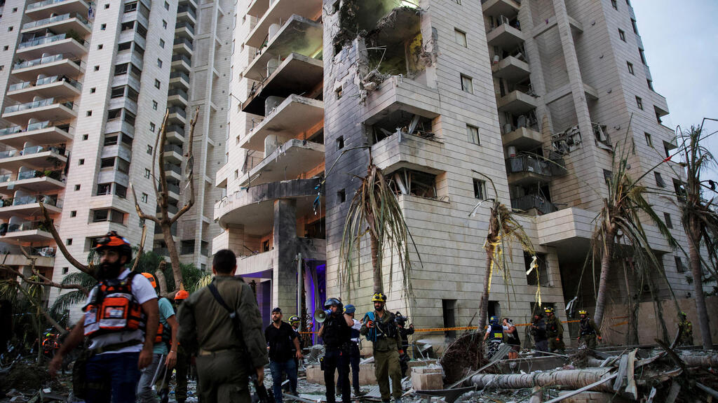 בניין ב פתח תקווה ש נפגע מ טיל מ איראן 16.6.25