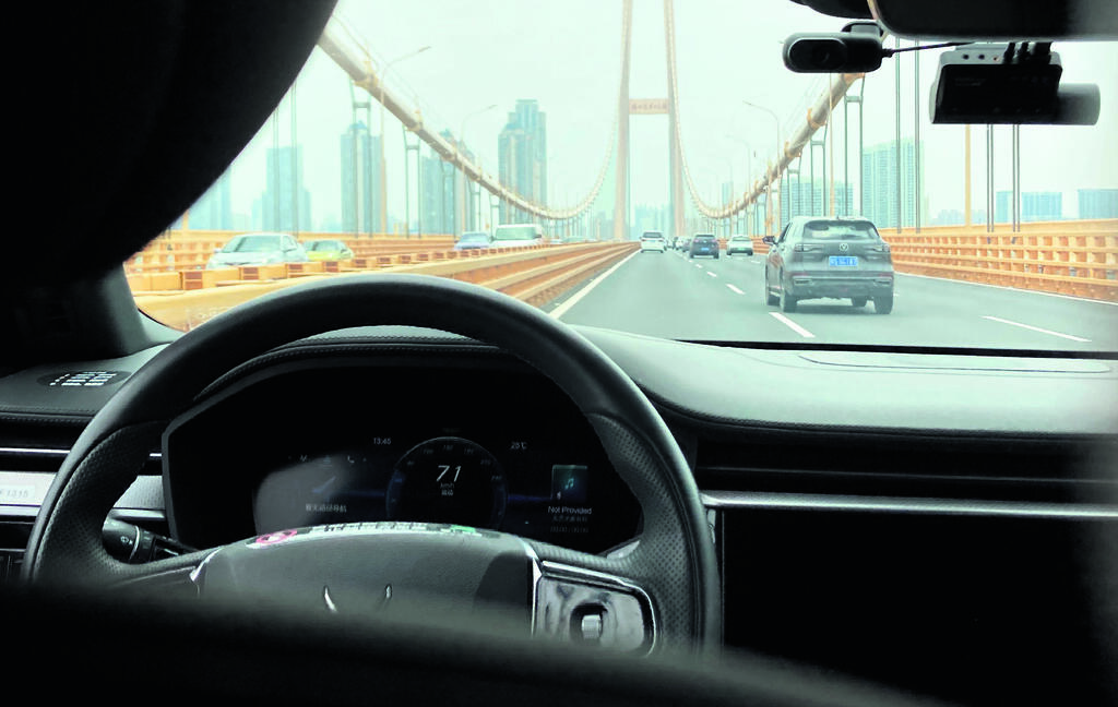 מונית אוטונומית רכב אוטונומי צנונית ווהאן סין מוסף