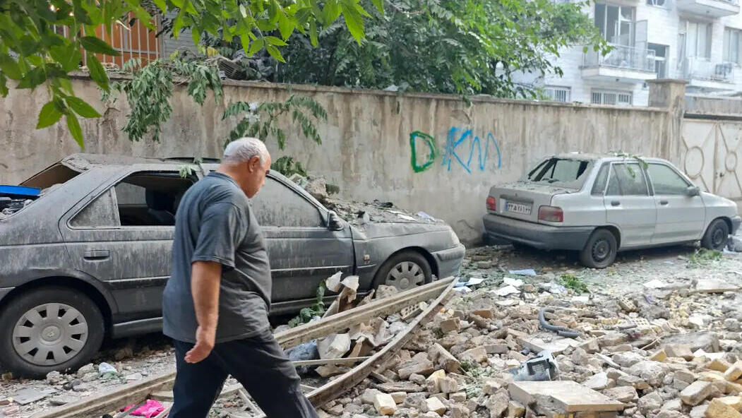 כלי הרכב הרס הריסות רחוב ב טהראן איראן