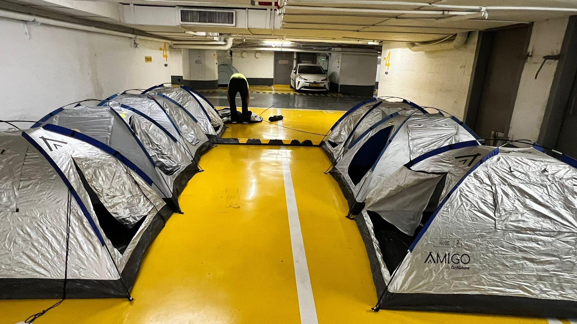 מתחם אוהלים בחניון הדיזנגוף סנטר