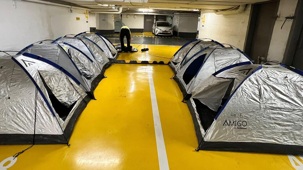 מתחם אוהלים בחניון הדיזנגוף סנטר