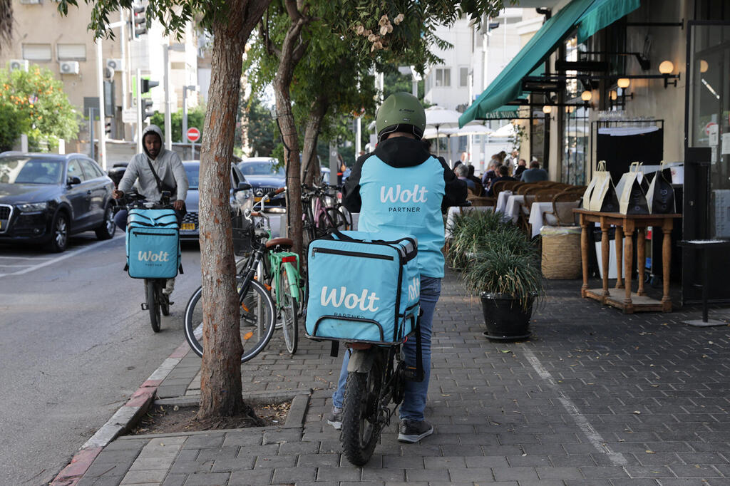 שליח של Wolt בתל אביב (צילום: אוראל כהן) WOLT שליחי וולט ב תל אביב