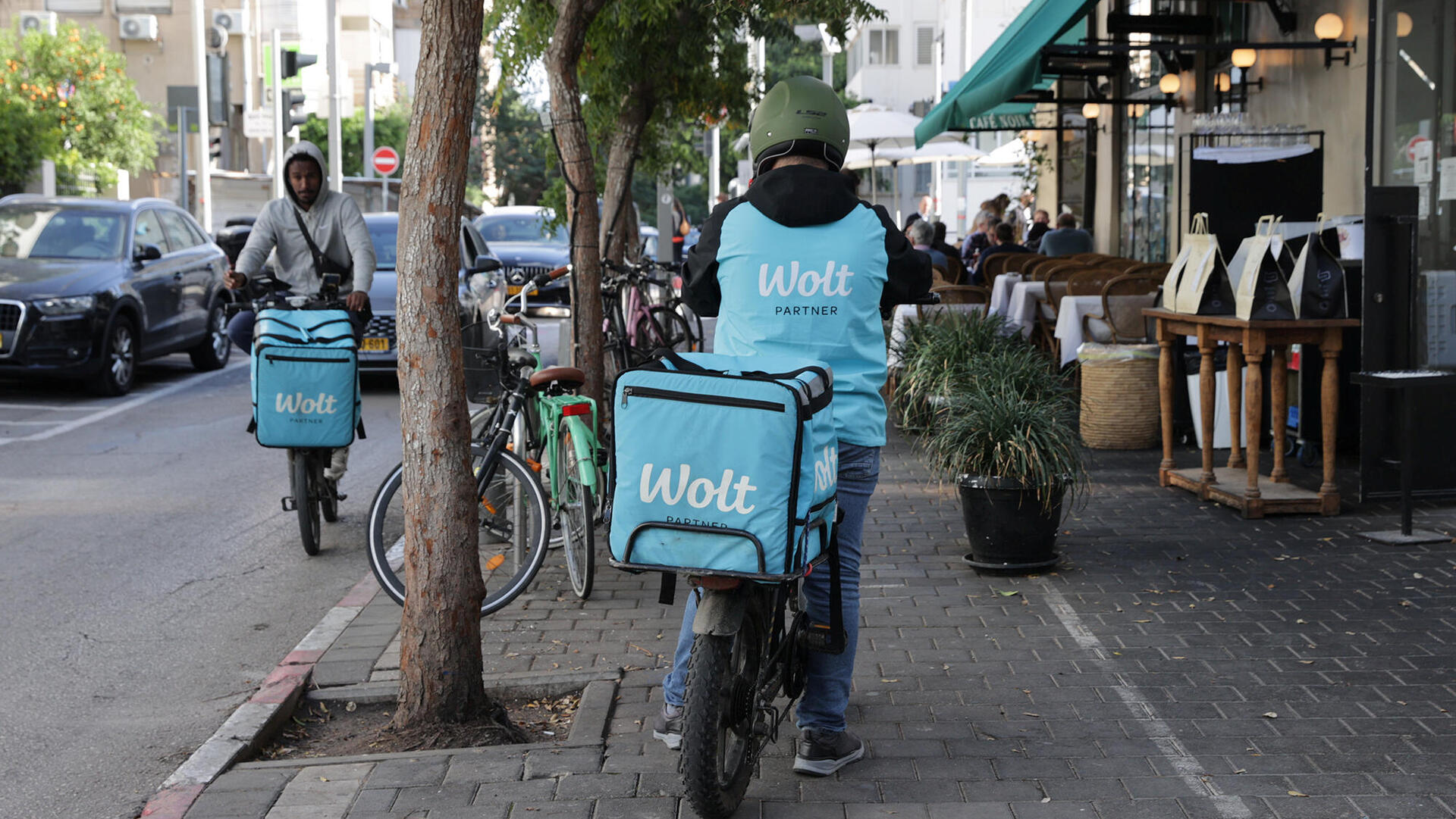 WOLT שליחי וולט ב תל אביב