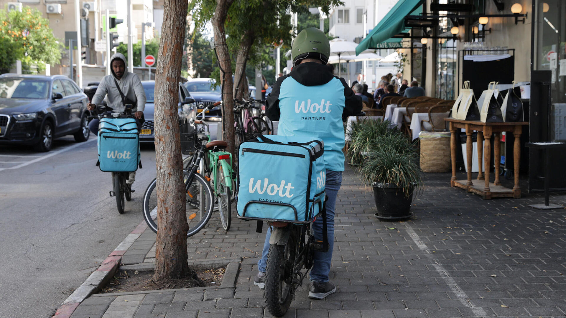 WOLT שליחי וולט ב תל אביב