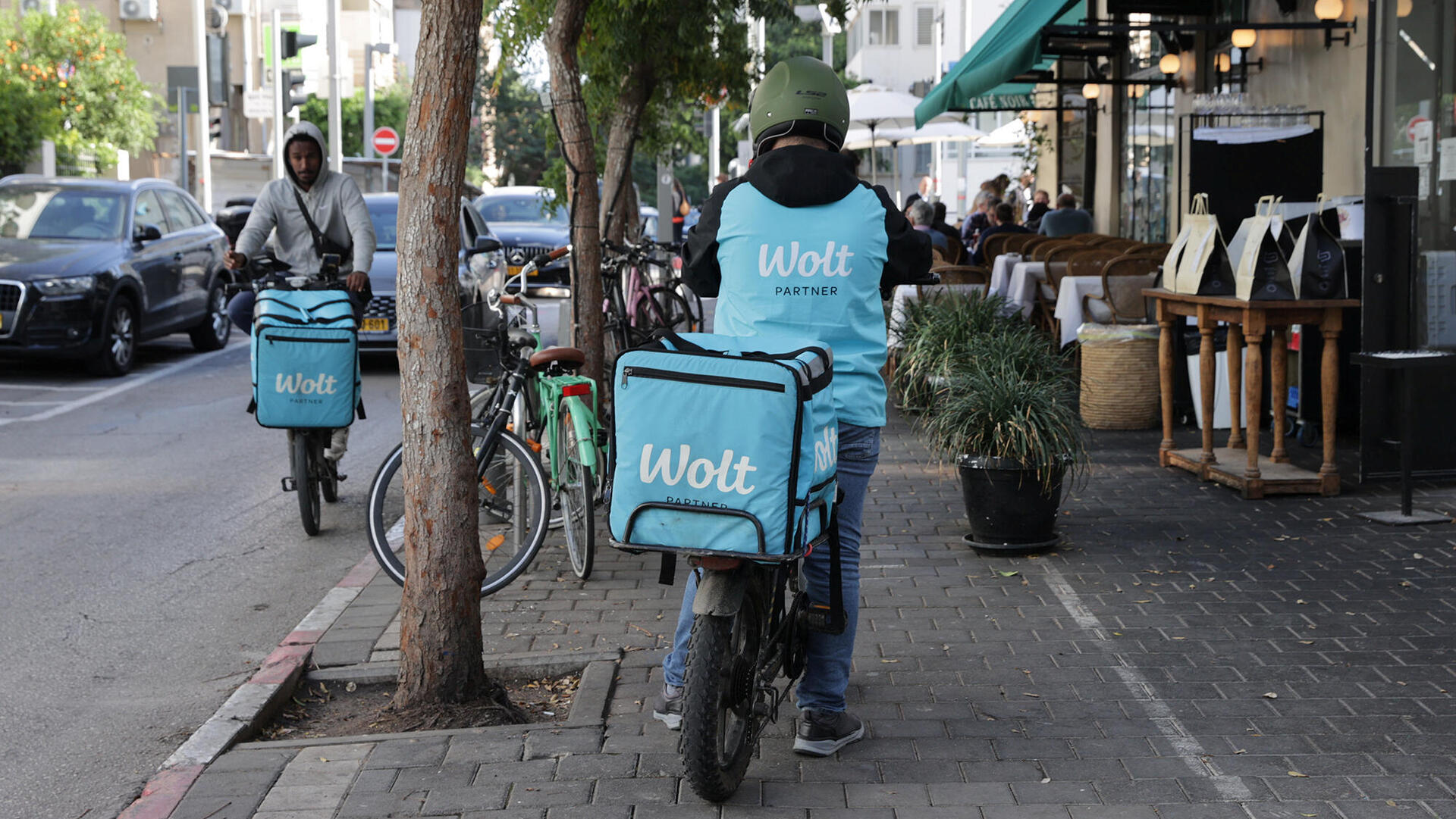 WOLT שליחי וולט ב תל אביב