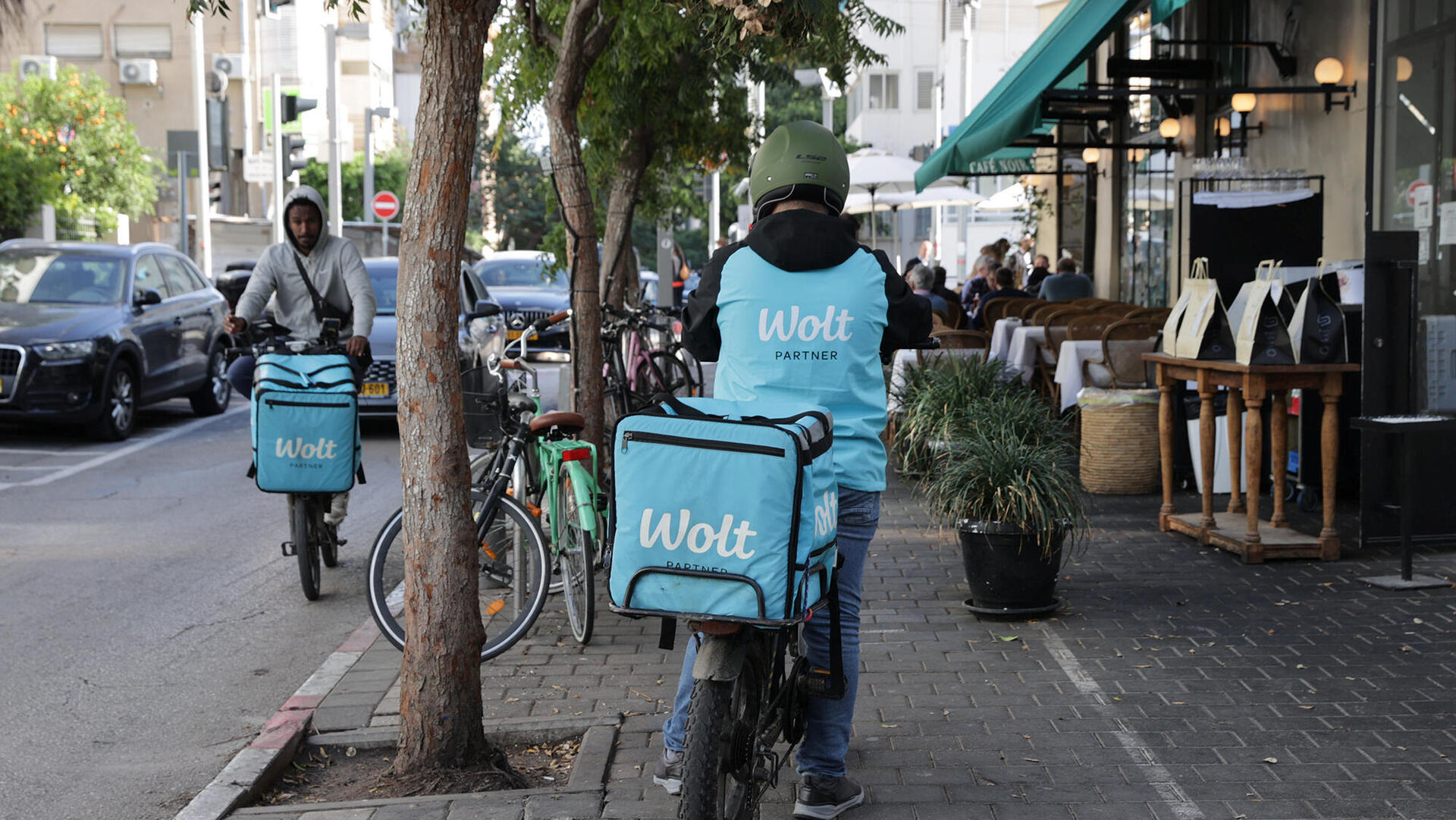 WOLT שליחי וולט ב תל אביב