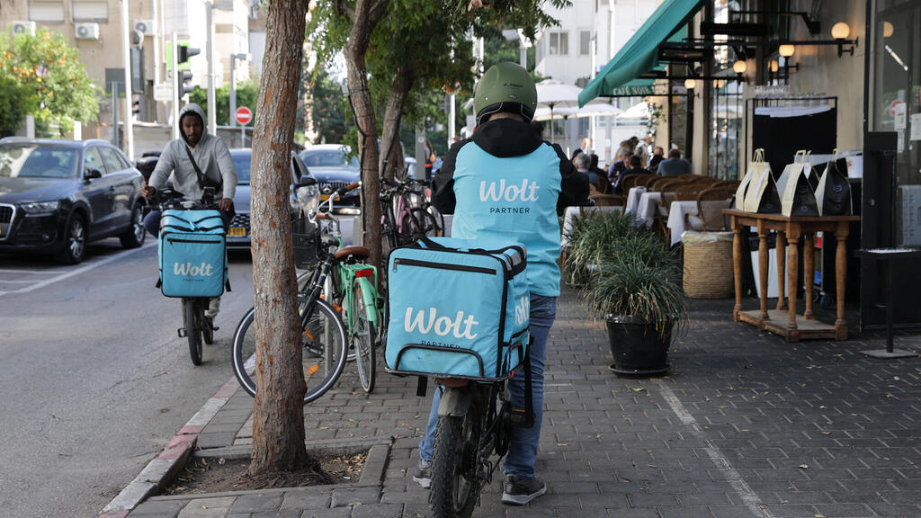 שליחים של וולט. נוסעים הרבה למכולת (צילום: אוראל כהן) WOLT שליחי וולט ב תל אביב