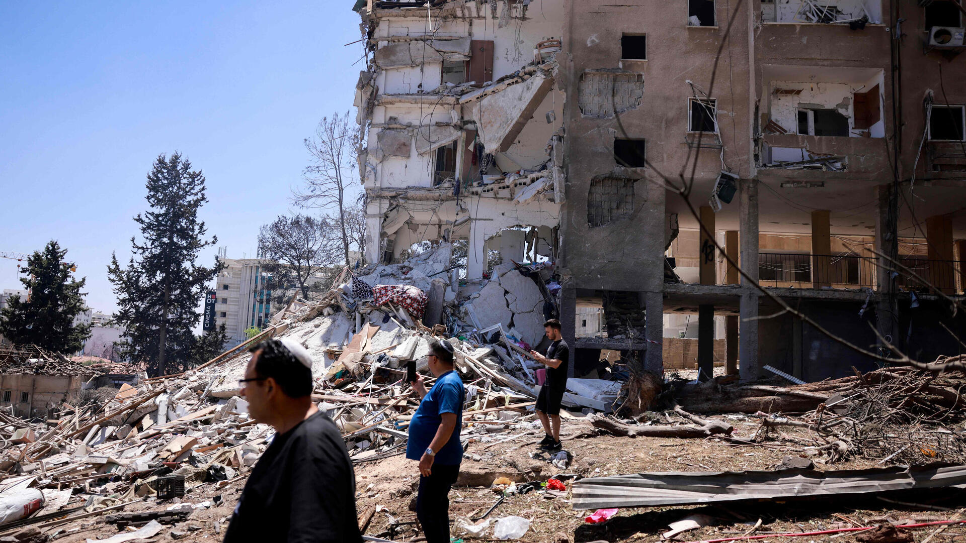 זירת הרס טיל איראני רחובות מוסף אמסטרדמסקי