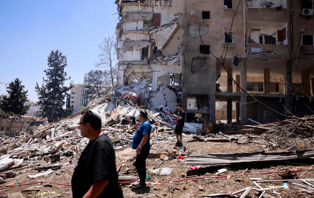 זירת הרס טיל איראני רחובות מוסף אמסטרדמסקי