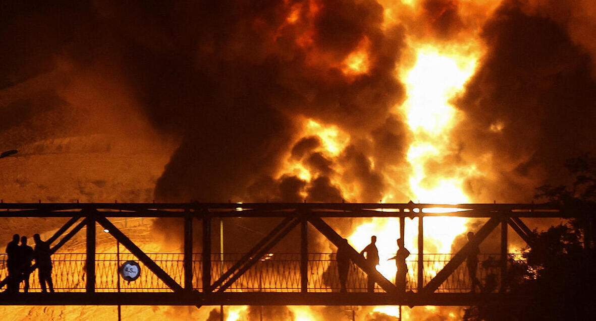 פוטו איראן אש להבות ממפעל דלקים שרן בטהרן 