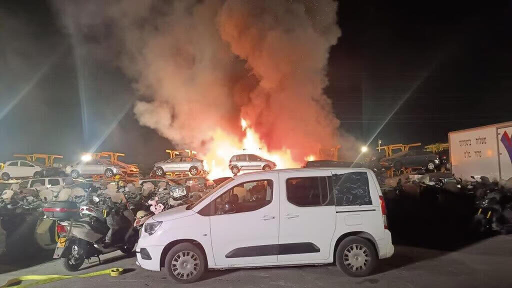 פגיעה ישירה של טיל שריפה במגרש רכבים במרכז מלחמה איראן 18.6.25