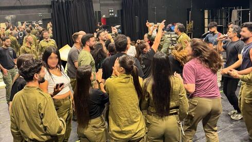 מתיאטרון לבסיס צבאי: הקאמרי הפך למתחם לינה לחיילים