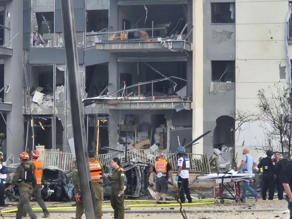 הפגיעה בבאר שבע (צילום: אילנה קוריאל) נפילת טיל איראני ב באר שבע 20.6.25 מלחמה עם איראן