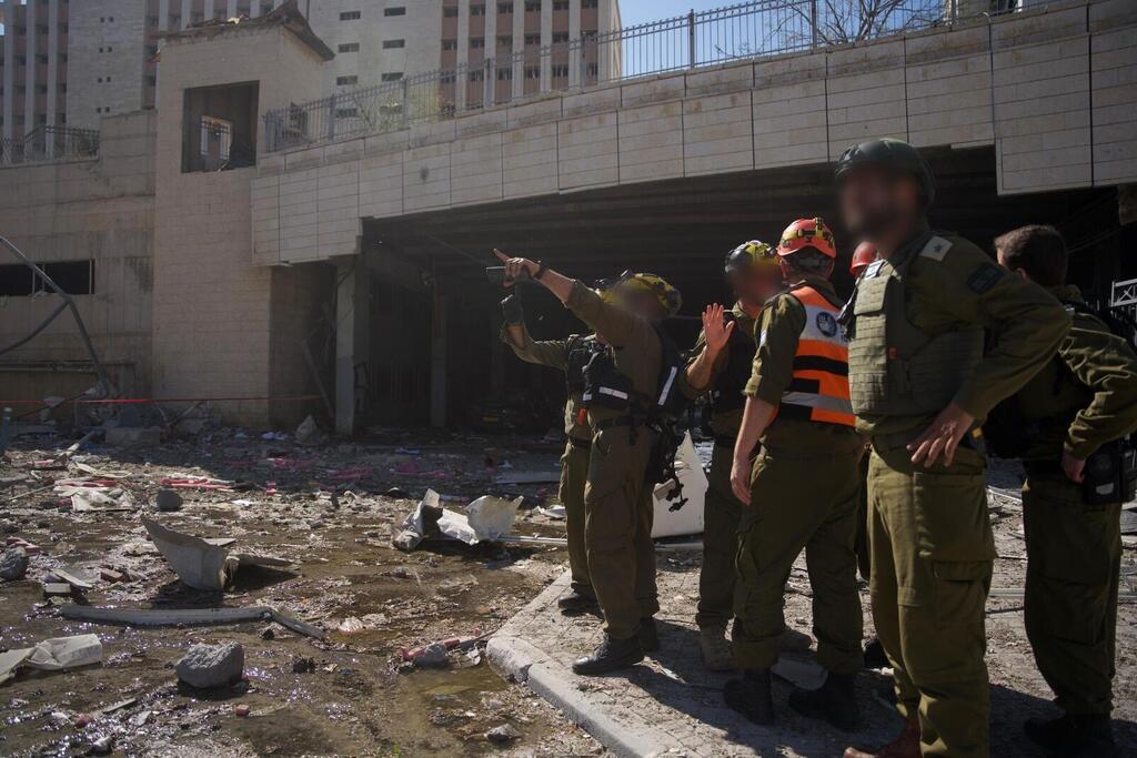 זירת הנפילה בחיפה (צילום: דובר צה"ל) זירת הנפילה ב חיפה טיל טילים איראן מלחמה עם כלביא