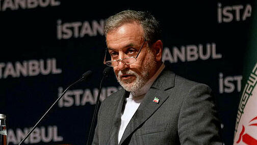 שר החוץ של איראן עבאס עראקצ'י מדבר באיסטנבול ב22.6.25 אחרי התקיפה האמריקאית באיראן מלחמה עם איראן