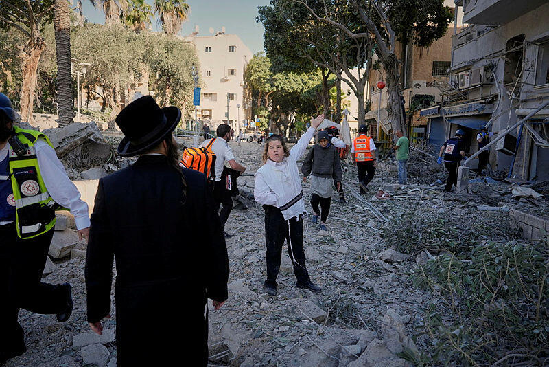 הרס בחיפה (צילום: AP Photo/Baz Ratne) הרס ב חיפה בעקבות מטח טילים מ איראן 22.6.25 מלחמה עם איראן